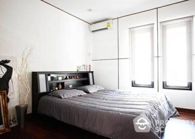 2-BR Townhouse near BTS Thong Lor