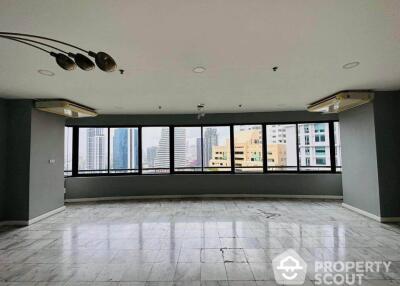 4-BR Condo at Moon Tower Condominium near BTS Thong Lor