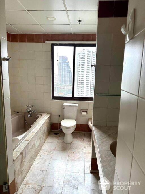 4-BR Condo at Moon Tower Condominium near BTS Thong Lor