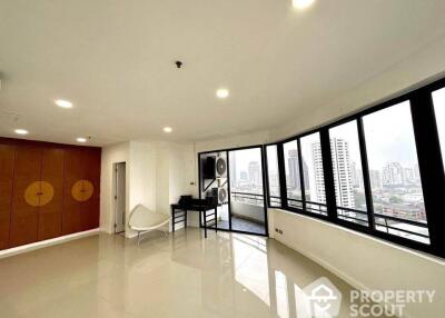 4-BR Condo at Moon Tower Condominium near BTS Thong Lor