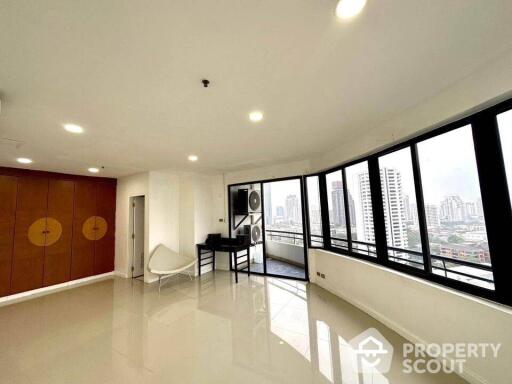 4-BR Condo at Moon Tower Condominium near BTS Thong Lor