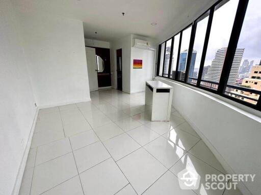 4-BR Condo at Moon Tower Condominium near BTS Thong Lor