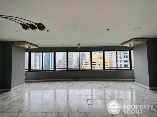 4-BR Condo at Moon Tower Condominium near BTS Thong Lor