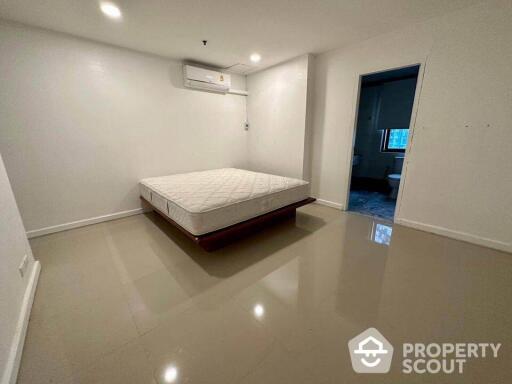 4-BR Condo at Moon Tower Condominium near BTS Thong Lor