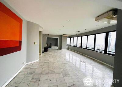 4-BR Condo at Moon Tower Condominium near BTS Thong Lor