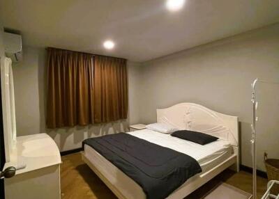 2-BR Condo at D.S. Tower 2 Sukhumvit 39 Condominium near MRT Sukhumvit