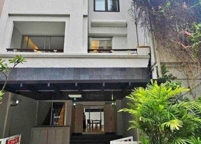 3-BR Townhouse near BTS Phrom Phong