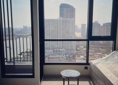 Studio Condo at Chapter Charoennakhorn - Riverside near BTS Krung Thon Buri