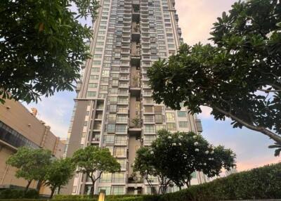 2-BR Condo at Rhythm Sukhumvit 42 near BTS Ekkamai