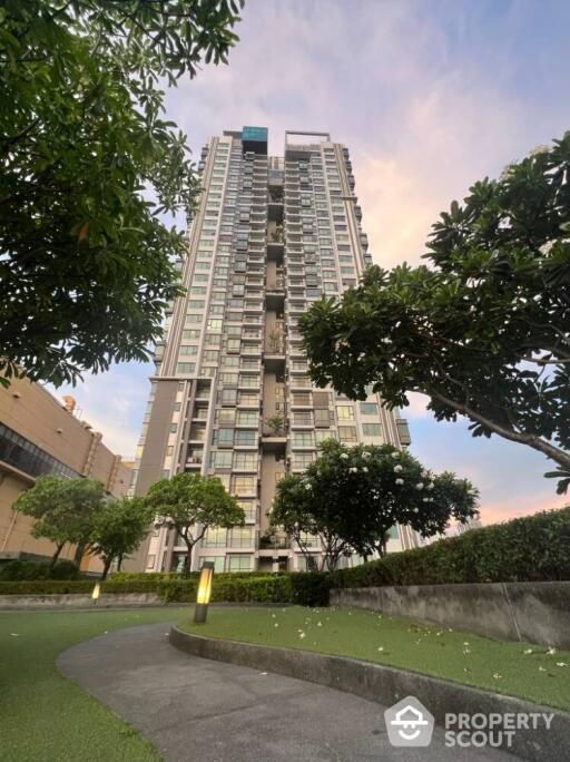 2-BR Condo at Rhythm Sukhumvit 42 near BTS Ekkamai