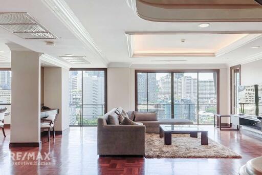 4 bed 4 baht for rent duplex style BTS Ploenchit