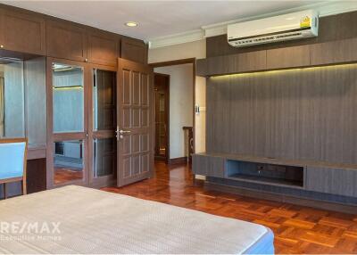 4 bed 4 baht for rent duplex style BTS Ploenchit