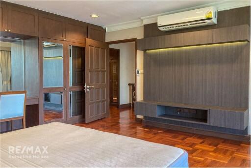 4 bed 4 baht for rent duplex style BTS Ploenchit