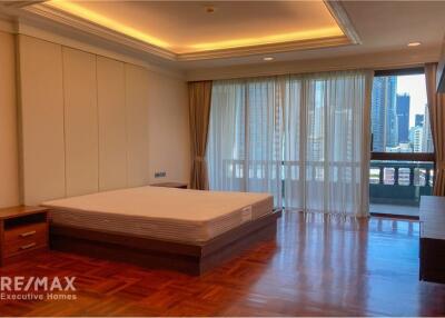 4 bed 4 baht for rent duplex style BTS Ploenchit