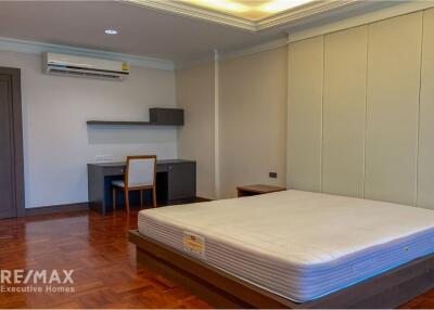 4 bed 4 baht for rent duplex style BTS Ploenchit