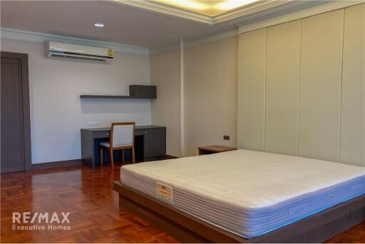 4 bed 4 baht for rent duplex style BTS Ploenchit