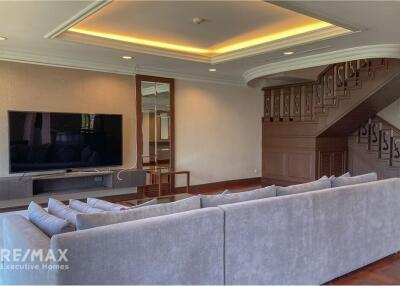 4 bed 4 baht for rent duplex style BTS Ploenchit