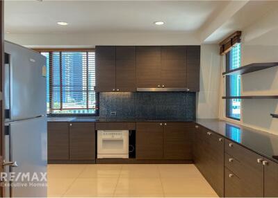 4 bed 4 baht for rent duplex style BTS Ploenchit