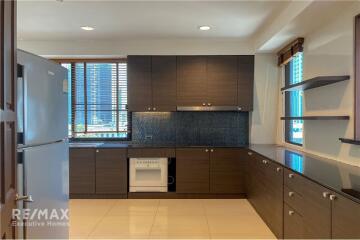 4 bed 4 baht for rent duplex style BTS Ploenchit