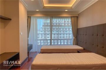 4 bed 4 baht for rent duplex style BTS Ploenchit