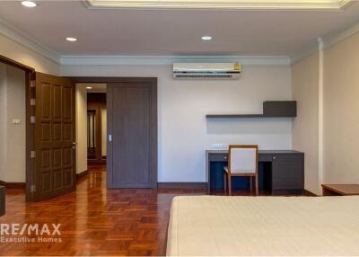 4 bed 4 baht for rent duplex style BTS Ploenchit