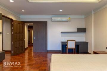 4 bed 4 baht for rent duplex style BTS Ploenchit