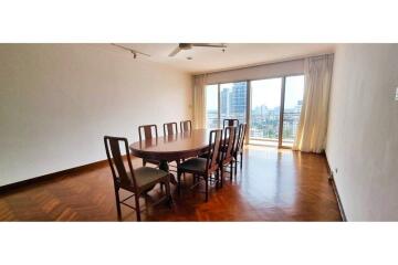 Luxury Condo Living in Central Bangkok Awaits!