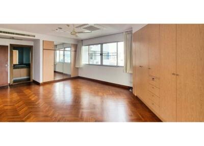 Luxury Condo Living in Central Bangkok Awaits!