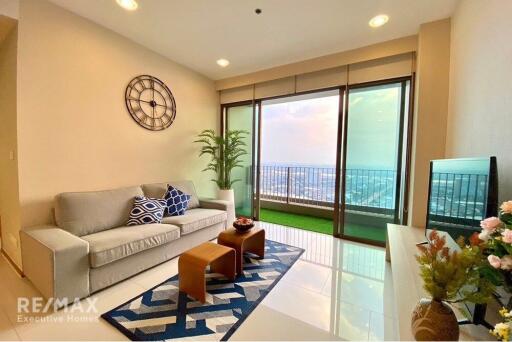 Luxurious 1-Bed Condo in The Emporio Place, Bangkok