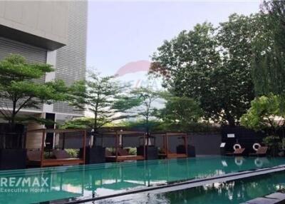 Luxurious 1-Bed Condo in The Emporio Place, Bangkok