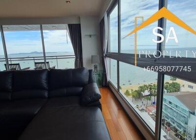 Living room with sea view