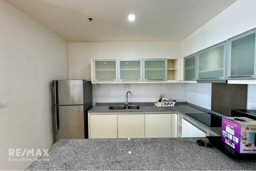 "Luxurious 2-BR Condo in Prime Khlong Toei, Bangkok"