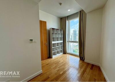 "Luxurious 2-BR Condo in Prime Khlong Toei, Bangkok"