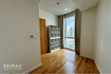 "Luxurious 2-BR Condo in Prime Khlong Toei, Bangkok"