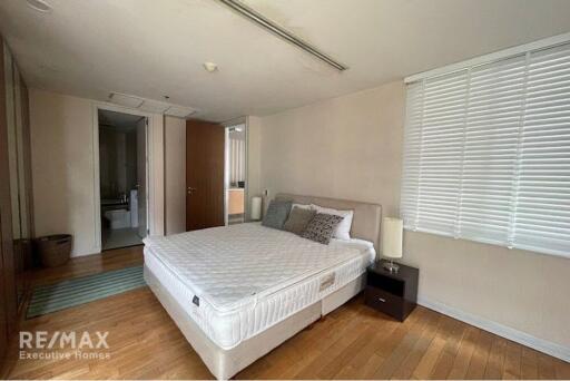 "Luxury 2-BR Condo in The Legend Saladaeng"