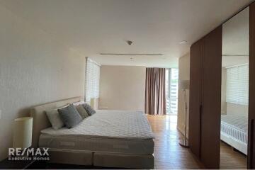 "Luxury 2-BR Condo in The Legend Saladaeng"