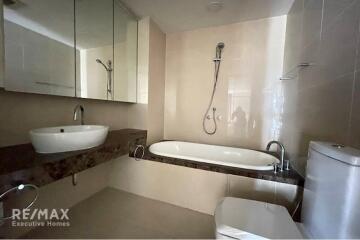 "Luxury 2-BR Condo in The Legend Saladaeng"