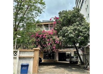 " 3-Bedroom Home with land in Heart of Bang Rak"