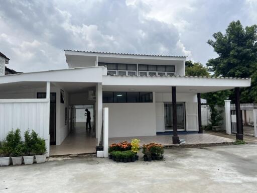 Front view of a contemporary house with a covered driveway