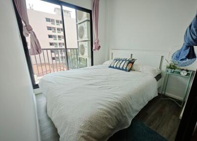 Cozy bedroom with double bed and balcony access