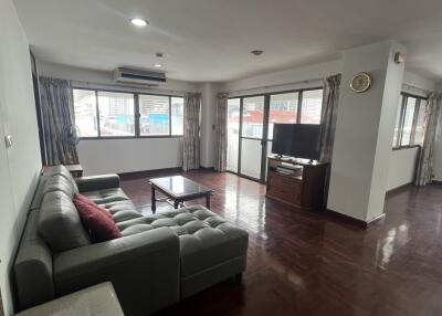 Buy-to-Renovate Condo Sukhumvit 15 Sale