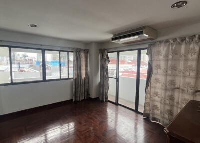 Buy-to-Renovate Condo Sukhumvit 15 Sale