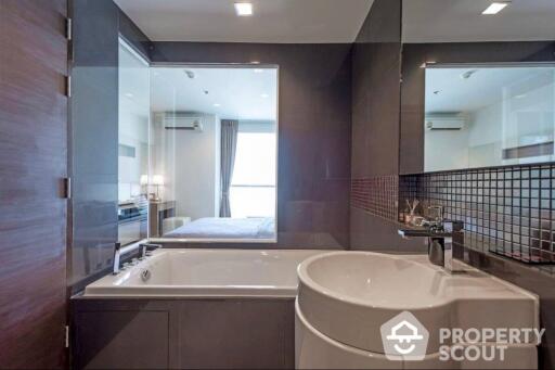 1-BR Condo at Rhythm Sathorn near BTS Saphan Taksin