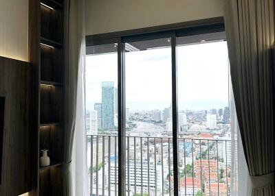 1-BR Condo at Rhythm Charoenkrung Pavilion near BTS Saphan Taksin