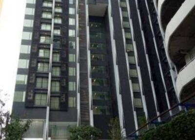 1-BR Condo at The Edge Sukhumvit 23 near MRT Sukhumvit