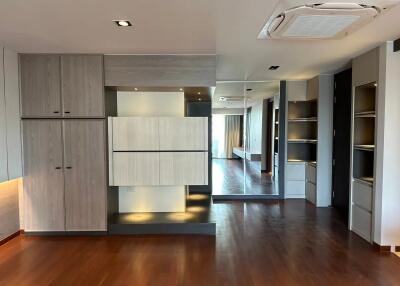 Ploenchit Terrace 3 bedroom renovated penthouse for sale