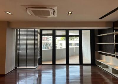 Ploenchit Terrace 3 bedroom renovated penthouse for sale