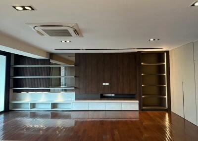 Ploenchit Terrace 3 bedroom renovated penthouse for sale