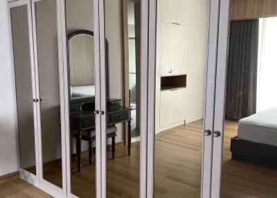 Bedroom with large mirrored wardrobe and dressing table