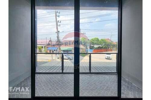 Prime commercial buildings on Pattaya, rare opportunity.